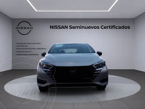 Nissan Versa Sense Aut usado (2023) color plateado financiado en mensualidades(enganche $99,765 mensualidades desde $4,761)