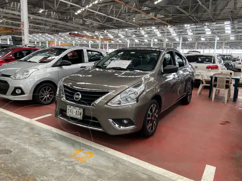 Nissan Versa Exclusive NAVI Aut usado (2015) color Gris Oscuro financiado en mensualidades(enganche $49,800 mensualidades desde $4,375)