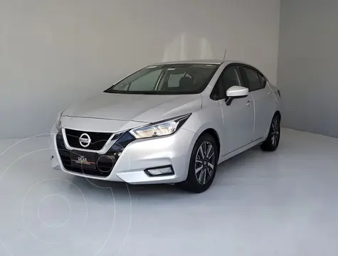 Nissan Versa Advance usado (2022) color plateado precio $279,000