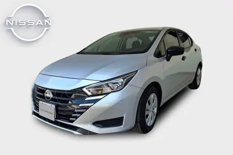 Nissan Versa Sense usado (2023) color Plata precio $265,000