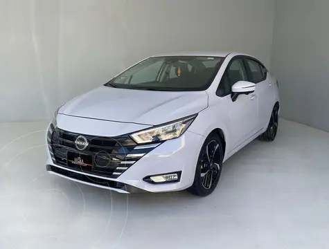 Nissan Versa Exclusive Aut usado (2024) color Gris precio $319,000