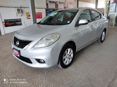 Nissan Versa Advance usado (2013) color Plata financiado en mensualidades(enganche $43,750)