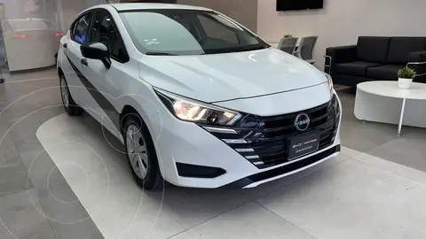 Nissan Versa Sense Aut usado (2023) color Blanco financiado en mensualidades(enganche $103,246 mensualidades desde $4,435)
