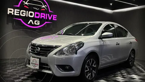 Nissan Versa Advance usado (2019) color Plata precio $219,900