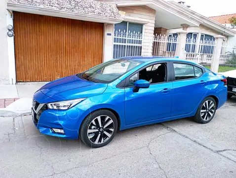 Nissan Versa Exclusive NAVI Aut usado (2022) color Azul precio $325,000