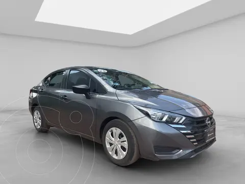 Nissan Versa Sense Aut usado (2023) color Gris precio $275,000