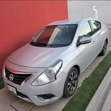 Nissan Versa Exclusive NAVI Aut usado (2017) color Plata precio $190,000