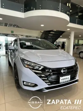 Nissan Versa Exclusive Aut nuevo color Gris precio $433,900