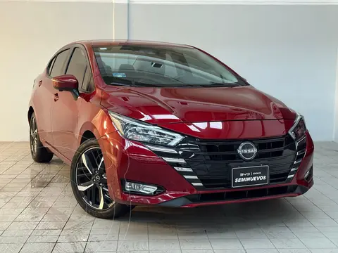 Nissan Versa Exclusive Aut usado (2023) color Rojo Cobrizo precio $329,800
