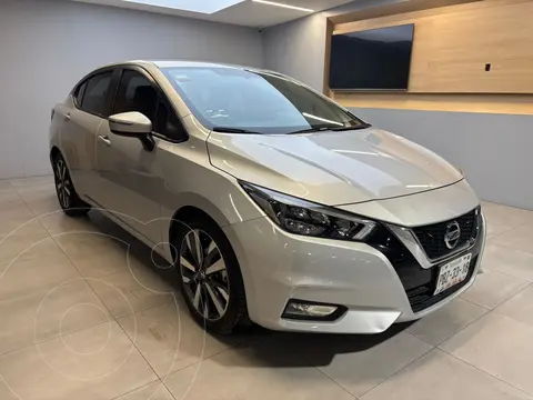 Nissan Versa Exclusive Aut usado (2021) color plateado financiado en mensualidades(enganche $117,040 mensualidades desde $4,924)