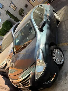 Nissan Versa Sense Aut usado (2016) color Azul precio $150,000