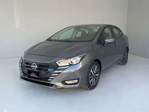 Nissan Versa Advance usado (2023) color Gris precio $289,000