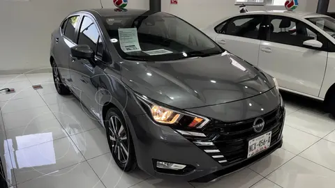 Nissan Versa Advance Aut usado (2024) color Gris Oxford precio $290,000