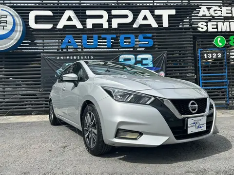 Nissan Versa Advance usado (2021) color plateado financiado en mensualidades(enganche $56,980 mensualidades desde $5,938)