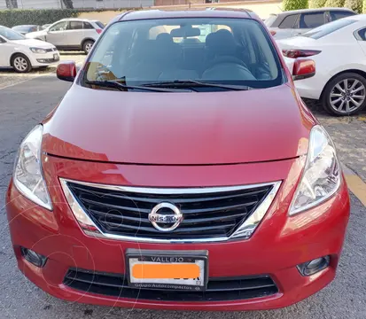 Nissan Versa Advance Aut usado (2014) color Rojo precio $155,000