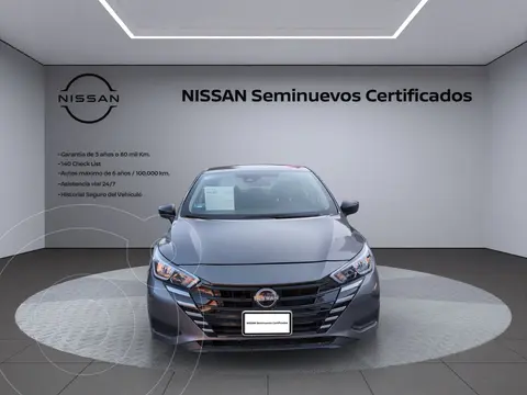 Nissan Versa Sense Aut usado (2023) color Gris Oscuro financiado en mensualidades(enganche $99,765 mensualidades desde $4,761)