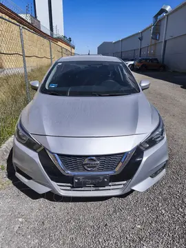 Nissan Versa Sense usado (2021) color Plata precio $240,000