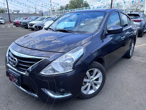 Nissan Versa Advance usado (2018) color Gris precio $224,000