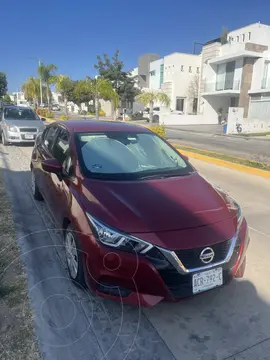 Nissan Versa Sense Aut usado (2021) color Rojo precio $195,000