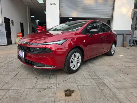 Nissan Versa Sense Aut usado (2026) color Rojo Scarlet precio $359,900