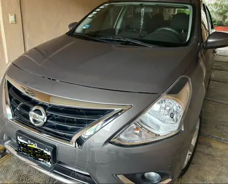 Nissan Versa Advance usado (2018) color Acero precio $182,000