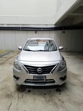 Nissan Versa Advance Aut usado (2018) color Plata precio $200,000