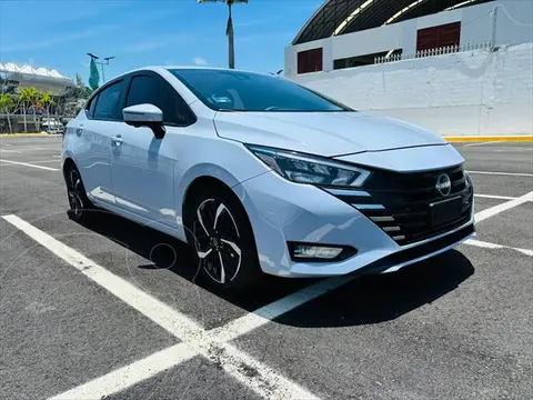 Nissan Versa Exclusive Aut usado (2024) color Azul financiado en mensualidades(enganche $83,600 mensualidades desde $10,169)