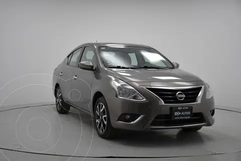 Nissan Versa Exclusive NAVI Aut usado (2018) color Gris financiado en mensualidades(enganche $47,600 mensualidades desde $3,745)