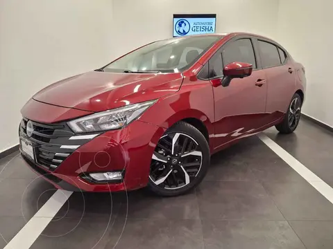 Nissan Versa Exclusive Aut usado (2023) color Rojo precio $350,000