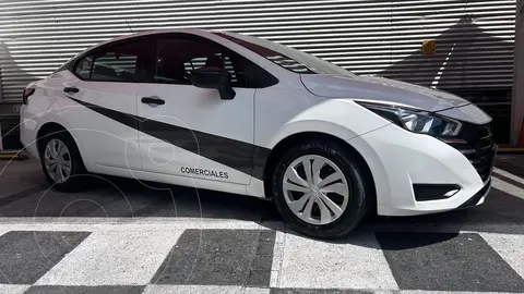 Nissan Versa Sense Aut usado (2023) color Blanco financiado en mensualidades(enganche $104,500 mensualidades desde $4,489)