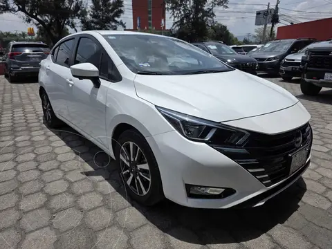 Nissan Versa Advance usado (2025) color Blanco financiado en mensualidades(enganche $86,000 mensualidades desde $7,261)