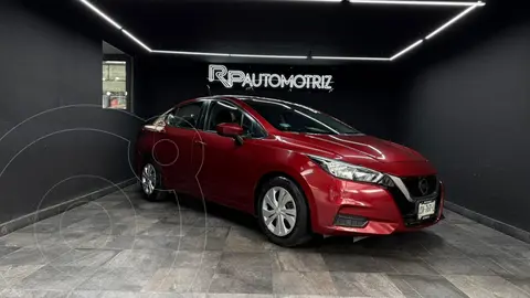 Nissan Versa Sense Aut usado (2022) color Rojo Metalizado precio $265,000