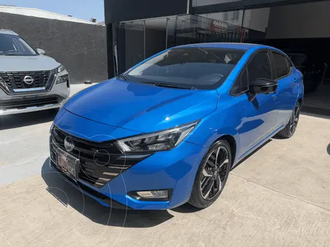 Nissan Versa SR usado (2024) color NISBAZUL ZAFIRO precio $330,000