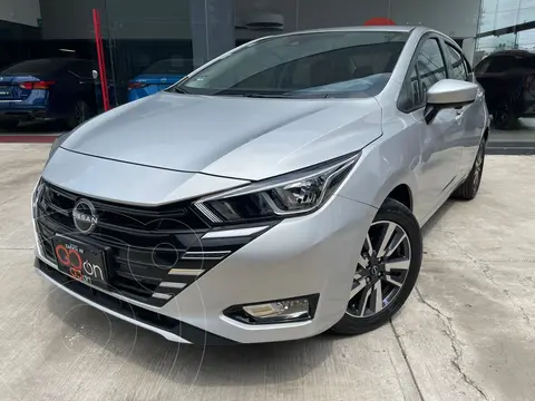 Nissan Versa Advance usado (2024) color plateado financiado en mensualidades(enganche $95,375 mensualidades desde $7,293)