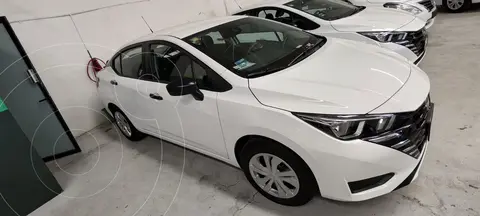 Nissan Versa Sense usado (2023) color Blanco precio $300,000