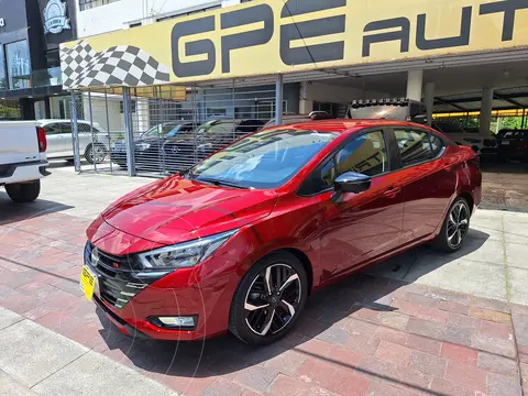Nissan Versa SR usado (2023) color Rojo Scarlet precio $328,000
