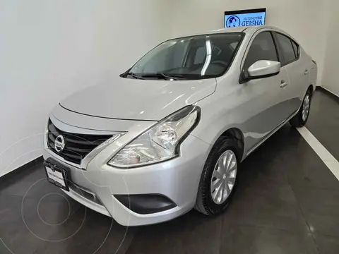 Nissan Versa Sense usado (2017) color Plata precio $210,000