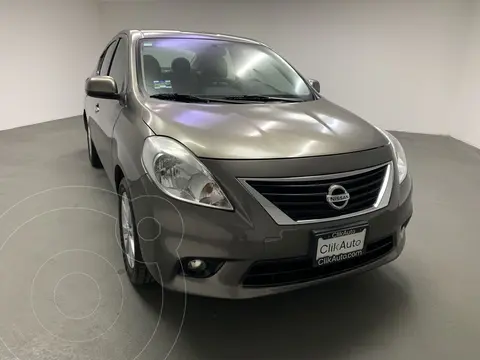Nissan Versa Exclusive Aut usado (2014) color Gris financiado en mensualidades(enganche $25,000 mensualidades desde $4,500)