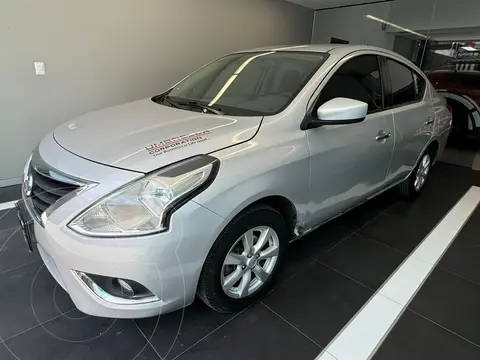 Nissan Versa Sense Aut usado (2019) color plateado financiado en mensualidades(enganche $61,312 mensualidades desde $4,689)