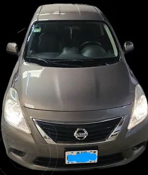 Nissan Versa Sense Aut usado (2012) color Gris precio $130,000