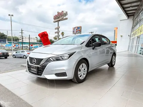 Nissan Versa Sense Aut usado (2022) color plateado financiado en mensualidades(enganche $56,980 mensualidades desde $5,831)