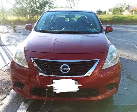 Nissan Versa Sense usado (2014) color Rojo precio $115,000