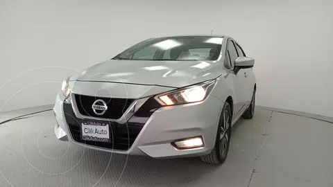 Nissan Versa Advance Aut usado (2022) color plateado precio $315,000