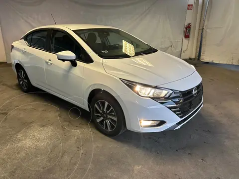 Nissan Versa Advance usado (2024) color Blanco precio $327,572