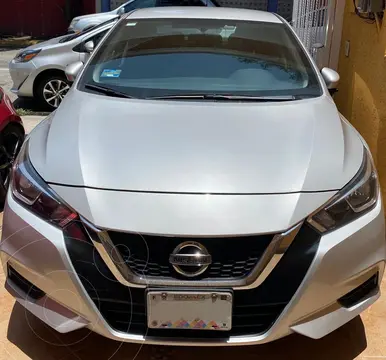 Nissan Versa Sense usado (2021) color Plata precio $240,000