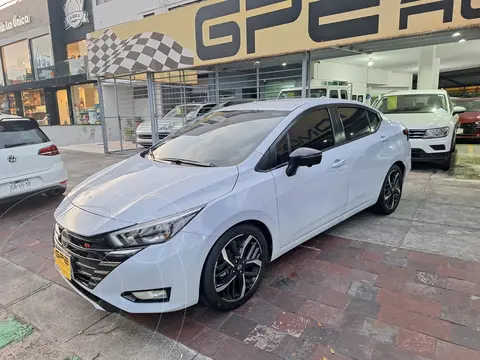 Nissan Versa SR usado (2023) color Gris precio $299,000