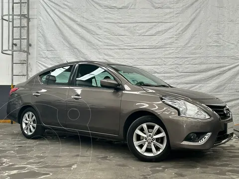 Nissan Versa Advance usado (2018) color caf precio $195,600