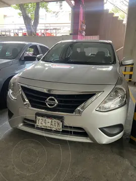 Nissan Versa Sense Aut usado (2017) color Plata precio $199,000
