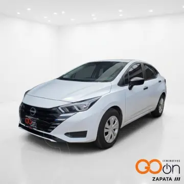 Nissan Versa Sense usado (2024) color NISBOBLANCO precio $295,000