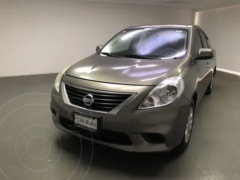 Nissan Versa Sense Aut usado (2013) color Cafe precio $135,000